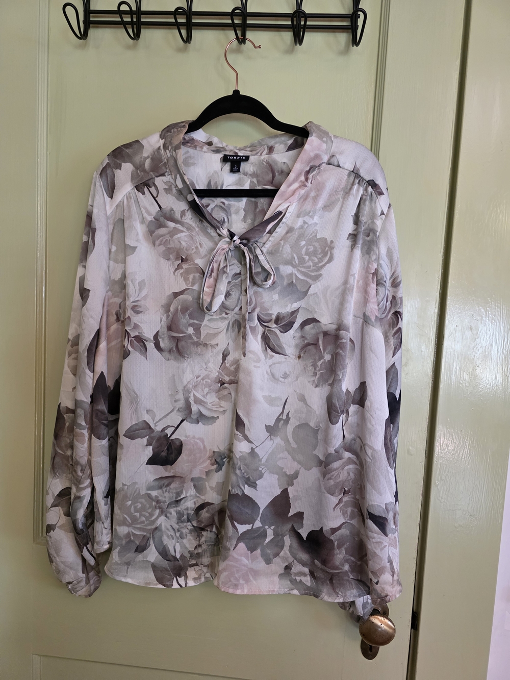 Torrid Size 2 Floral Georgette Tie-Neck Blouse